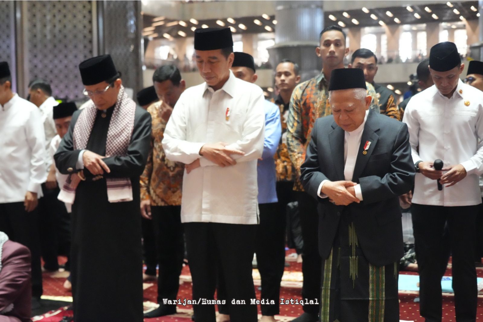 Presiden dan Wapres RI Shalat Idulfitri 1445 H di Masjid Istiqal 