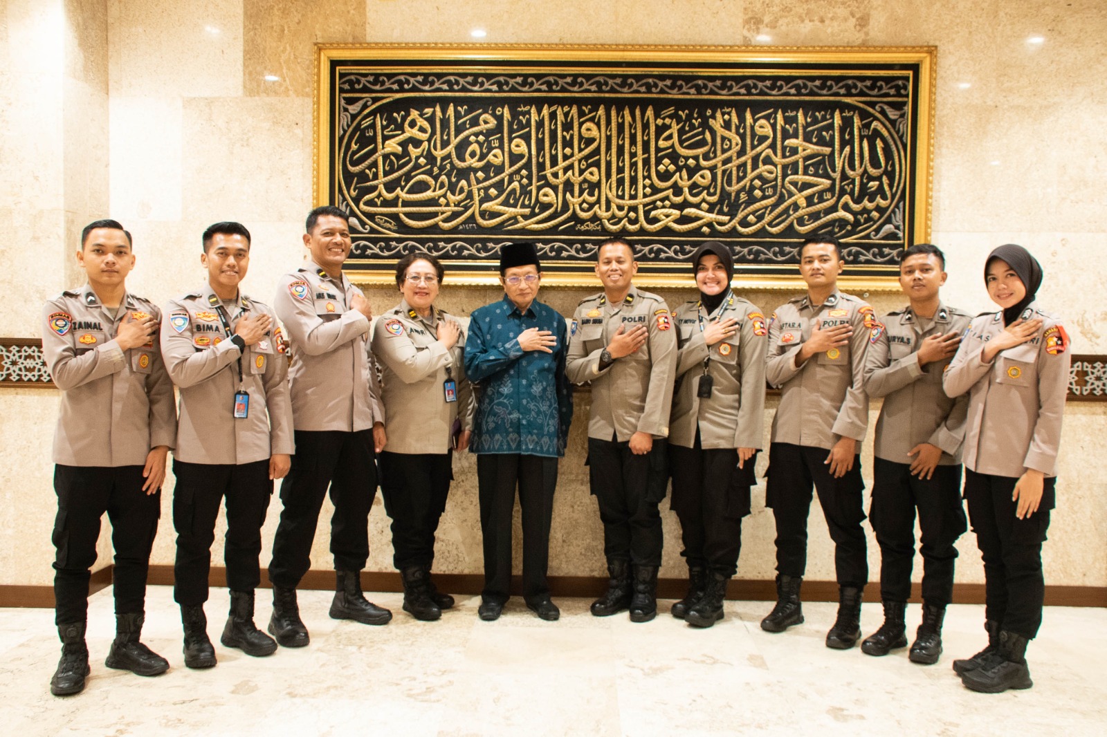 Kunjungi Masjid Istiqlal, Tim Operasi Mantap Brata Binmas Polri Sosialisasikan Pemilu Damai