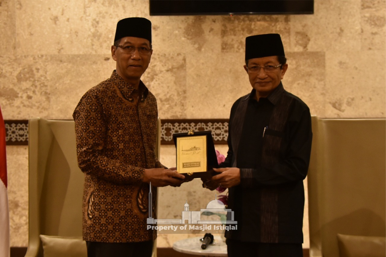 Pj Gubernur DKI Jakarta Heru Budi Hartono dan Imam Besar Masjid Istiqlal