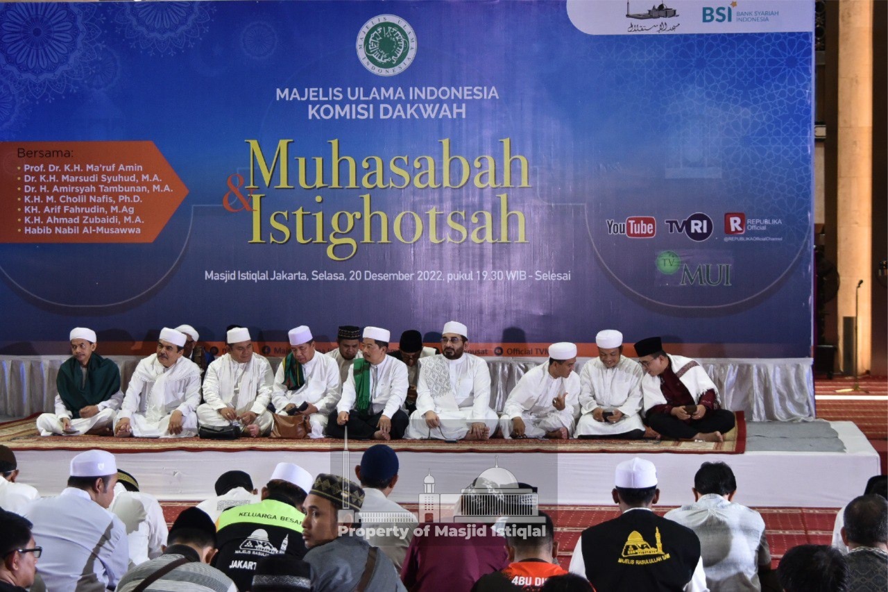 Suasana Muhasabah dan Doa Istighosah di Masjid Istiqlal
